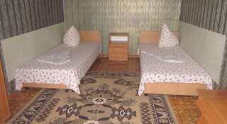 Гостиница Guest House Glitsiniya Рыбачье Бюджетный двухместный номер с 2 отдельными кроватями-3